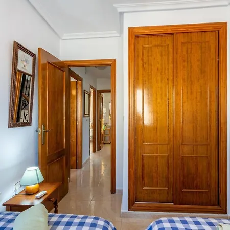 Beautiful 3 Bed In Feriehus Torrevieja