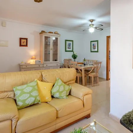 Beautiful 3 Bed In Сasa de vacaciones Torrevieja