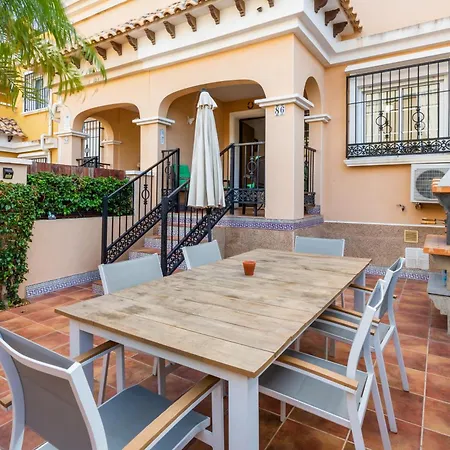 Сasa de vacaciones Beautiful 3 Bed In *